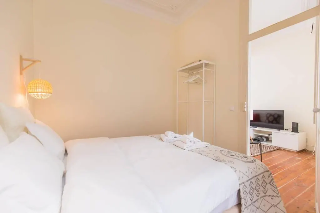 Апартаменты 135 B - Alfama Renovated Charming Historic Flat Near Baixa Лиссабон